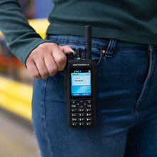 Motorola MOTOTRBO R7 Capable UHF Two-Way Radio - LCD Display / Full Key Pad Inc Antenna / Standard Battery & Charger